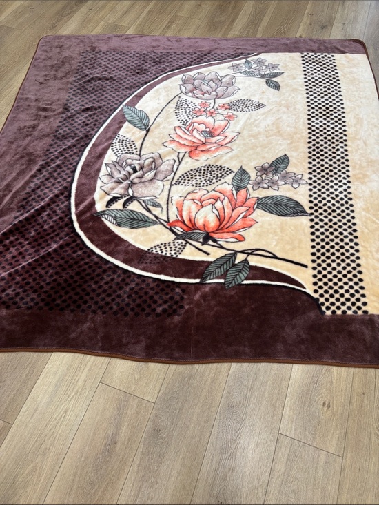 Vintage Other - Vintage Floral Plush Throw Blanket in Beige and Deep Brown
